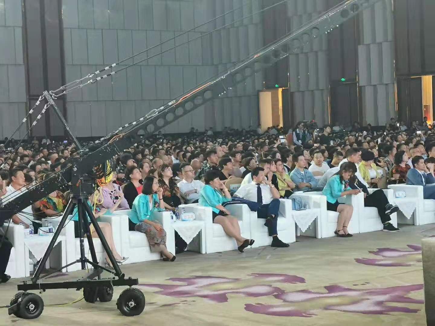 新品發(fā)布會(huì)攝像.jpg 新品發(fā)布會(huì)攝像.jpg